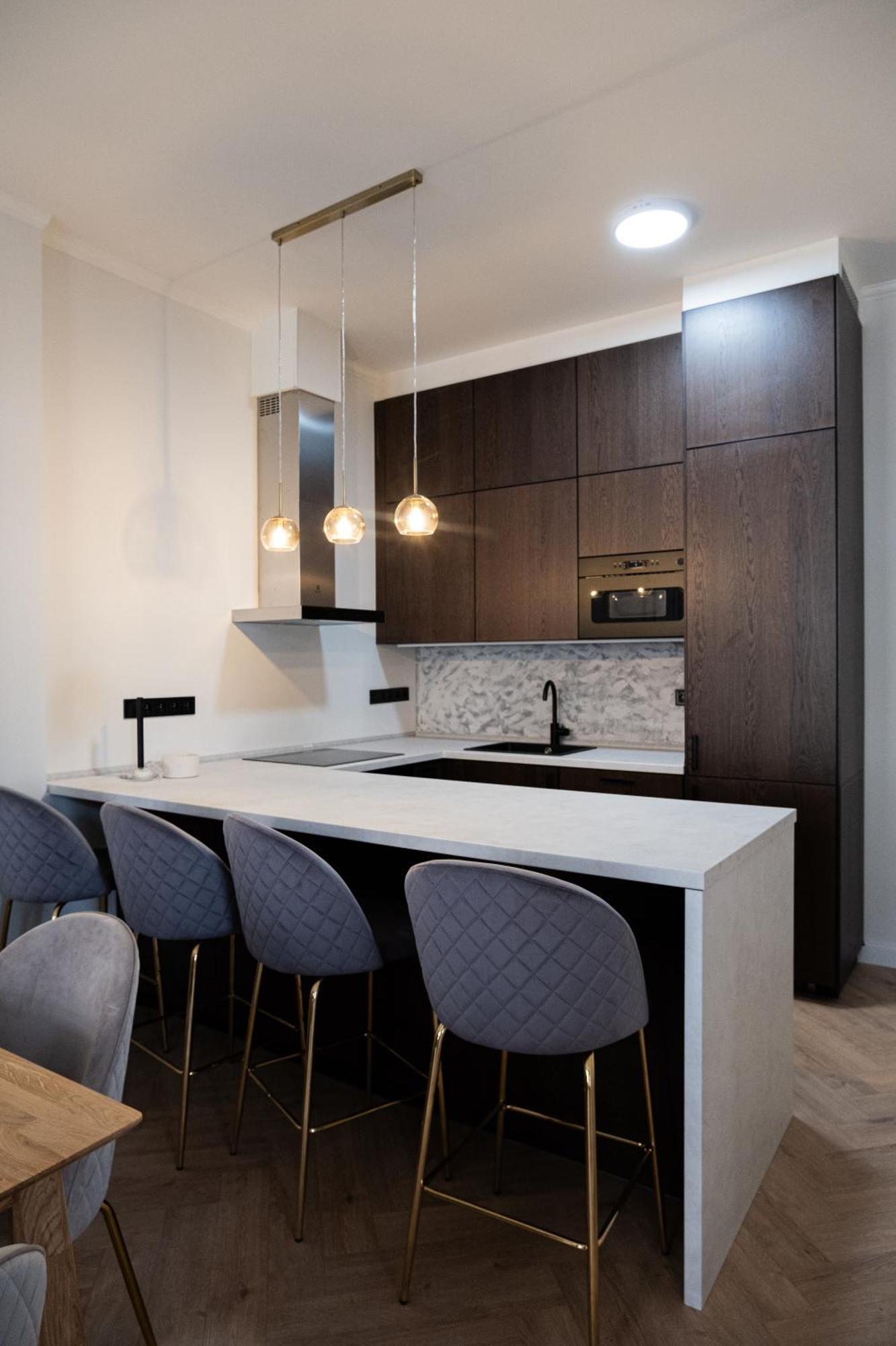 4 Minutes National Theather Apartment, *