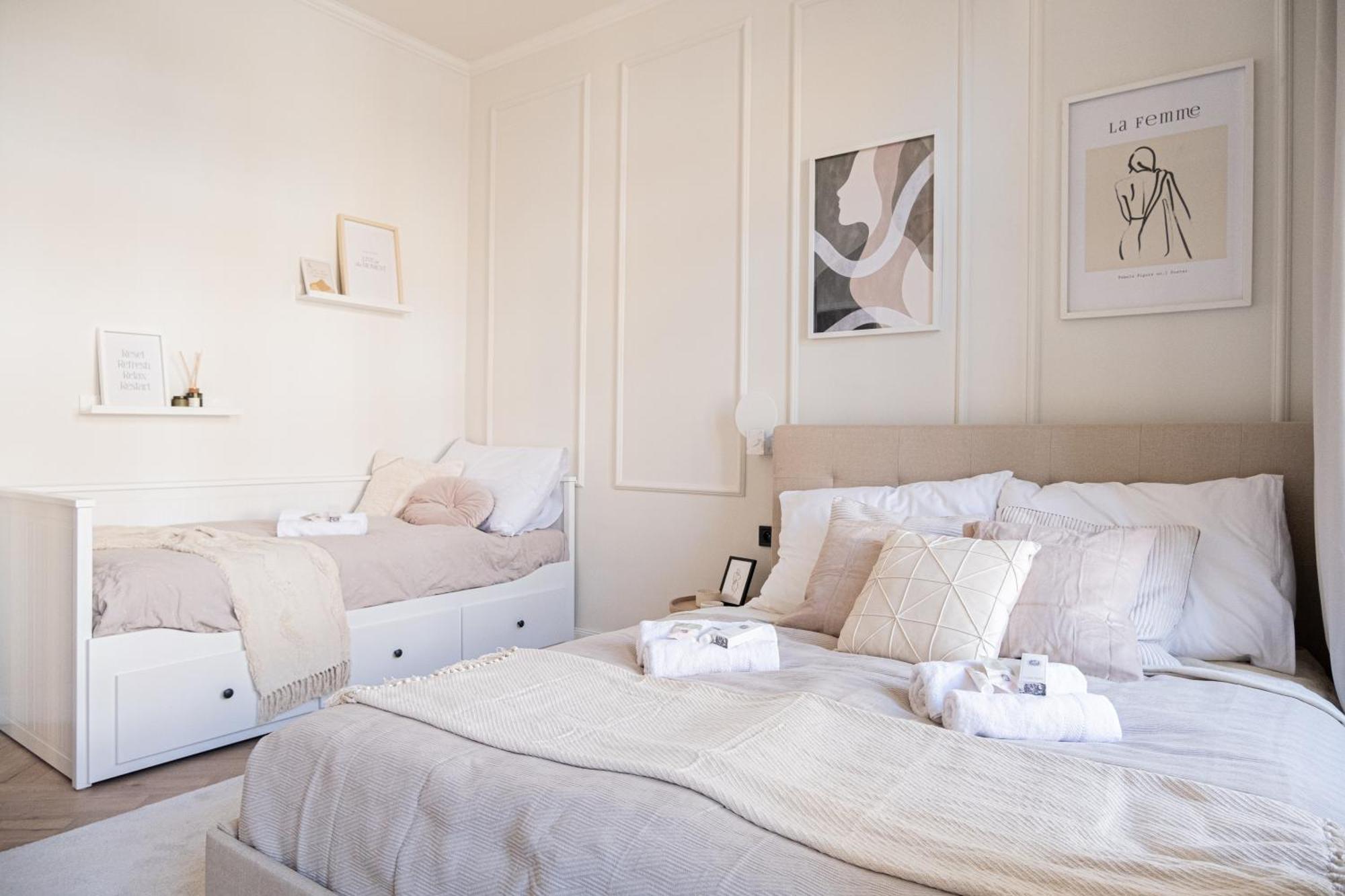 4 Minutes National Theather Apartment,