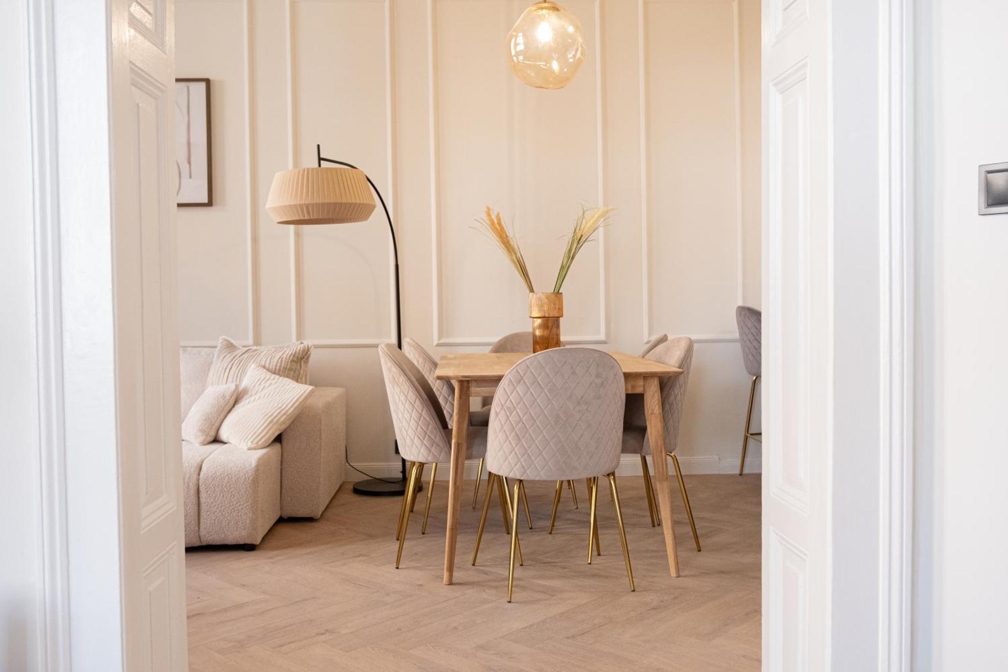 Apartment 4 Minutes National Theather Apartment,